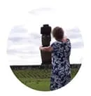 Eva et Miro, clients d'Aroha Tours Rapa Nui, lors d'une visite guidée à l'île de Pâques.